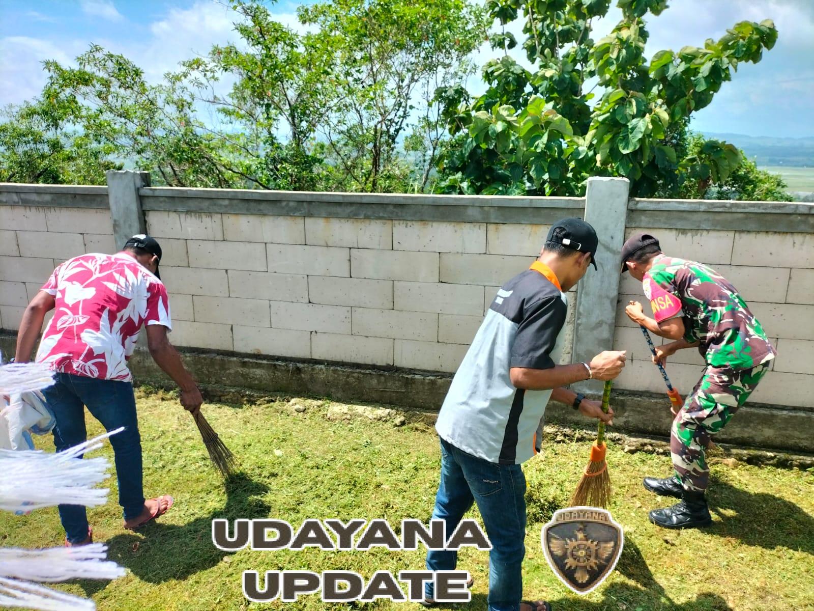 Kepedulian Babinsa Koramil 03/Katikutana: Gotong Royong Bersihkan Tempat Ibadah di Sumba Tengah