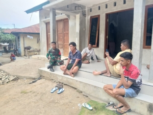 Babinsa Ende Aktif Lakukan Pamwil dan Sosialisasi Kesehatan di Wilayah Binaan