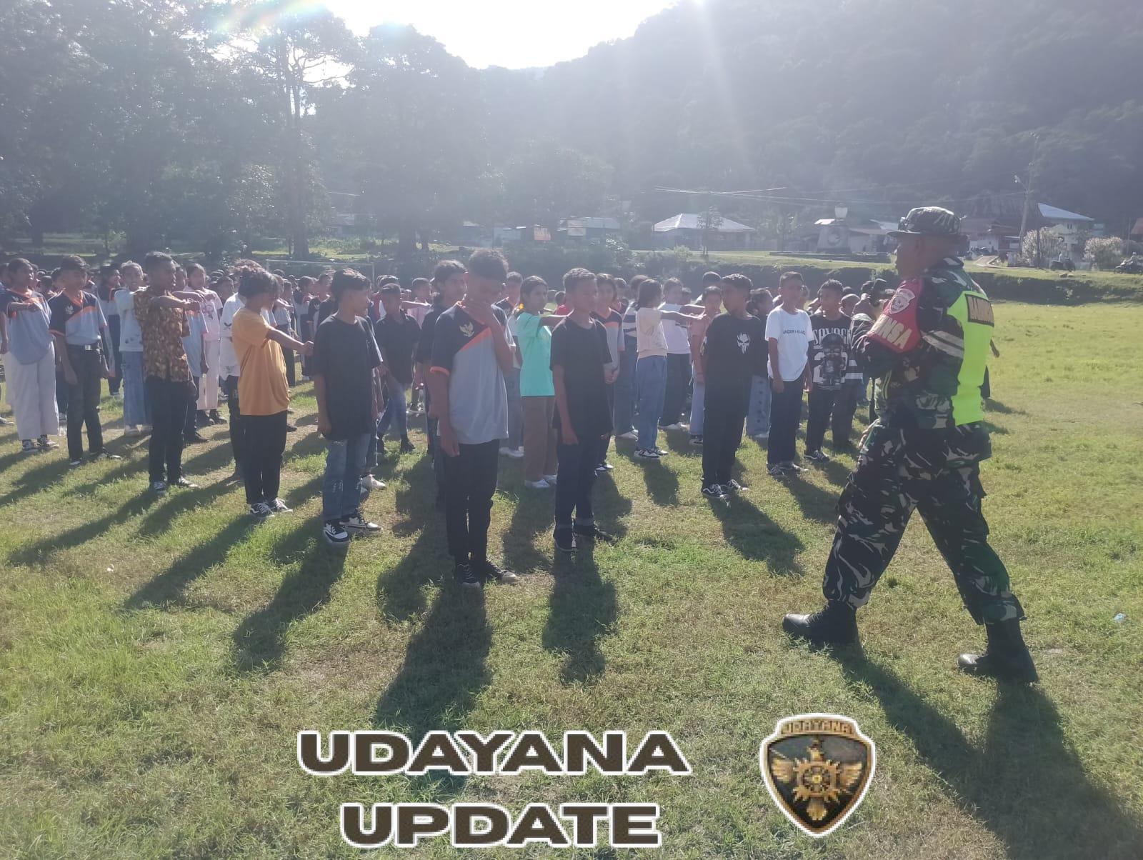 Tanamkan Disiplin Sejak Dini, Babinsa Koramil 1602-02 Bina Siswa SMP Negeri 2 Wolowaru