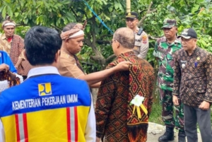 Babinsa Koramil Ndona Perkuat Hubungan dengan Masyarakat di Desa Nanganesa