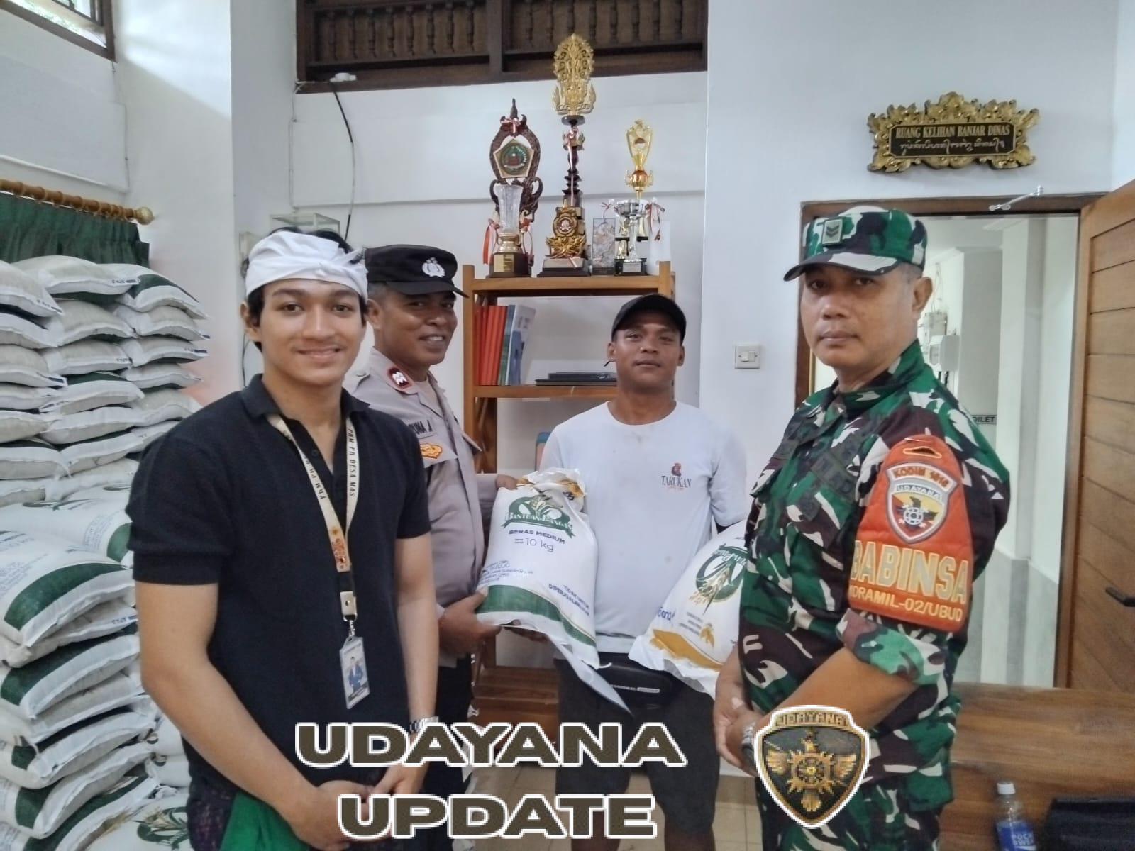 Sertu I Made Surita Dampingi Distribusi Beras CBP kepada 387 KK di Ubud