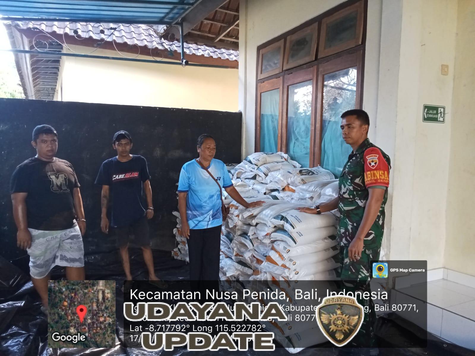 Dandim Klungkung Pimpin Pengawalan Droping Bantuan Beras dengan Terjunkan Babinsa