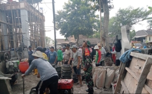 Sinergi TNI dan Masyarakat, Menara Masjid Haqqul Yakin Dibangun dengan Semangat Gotong Royong