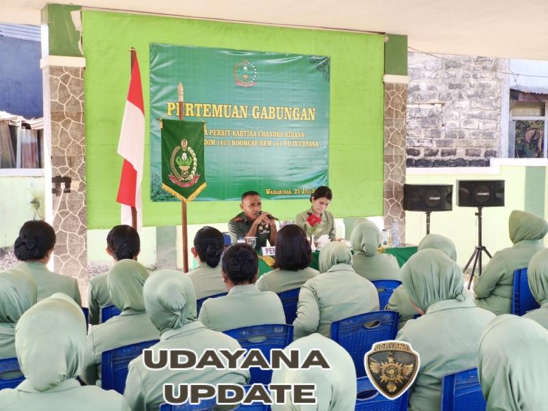 Ketua Persit Cabang XVIII Dampingi Dandim Beri Pembekalan Kepada Anggota Persit