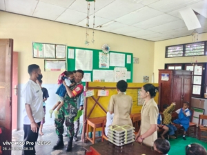 Program Makan Bergizi Gratis di TK Ososombo Dipantau Langsung oleh Babinsa Koramil 1602-01
