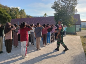 126 Siswa SMPN 1 Maurole Antusias Ikuti Pelatihan PBB Bersama Babinsa Maurole