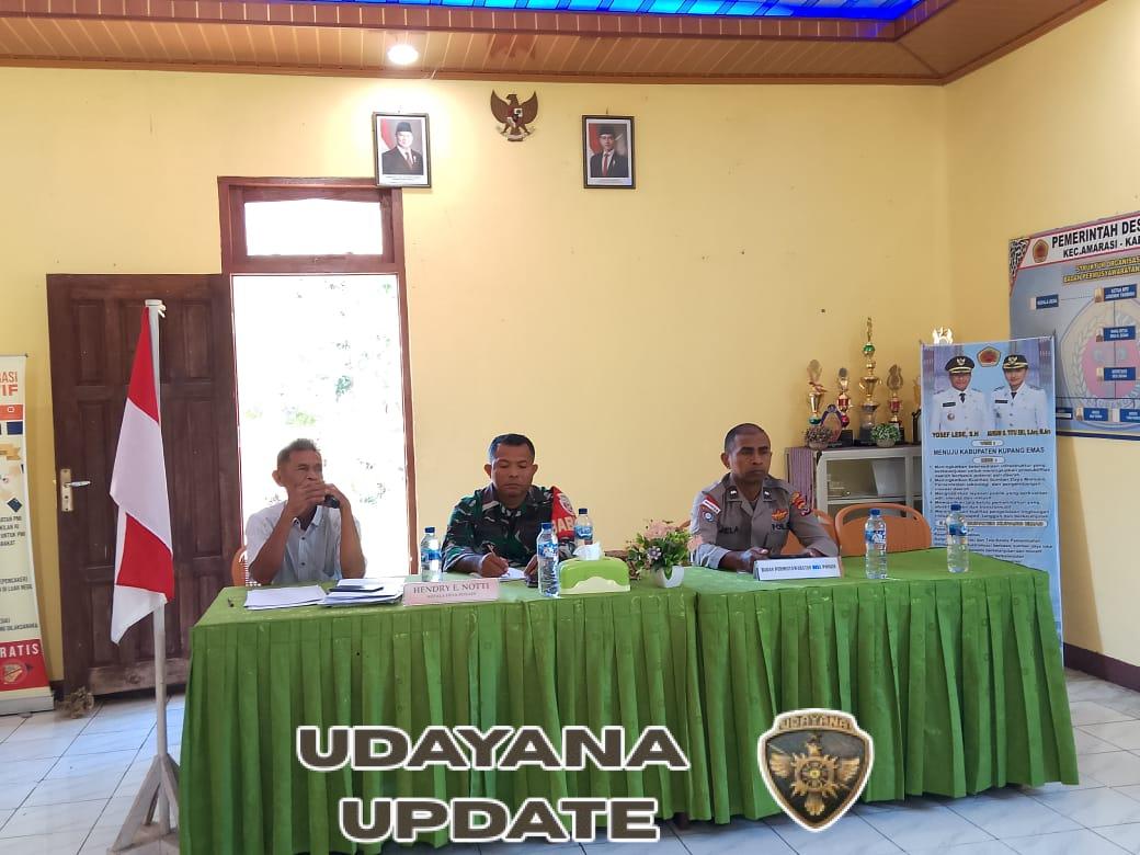 Babinsa Ponain Bantu Persiapkan Desa Menyambut HUT RI