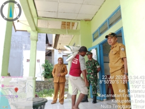 Sinergi TNI dan Bulog, Babinsa Ende Kawal Distribusi Beras Bantuan Pemerintah