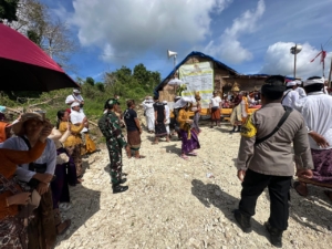 Babinsa Batukandik Tekankan Pentingnya Mepeed untuk Melestarikan Tradisi Warisan Leluhur