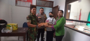 Dukung Program Pemerintah, Babinsa Pesinggahan Dampingi Penyaluran PMT di Desa