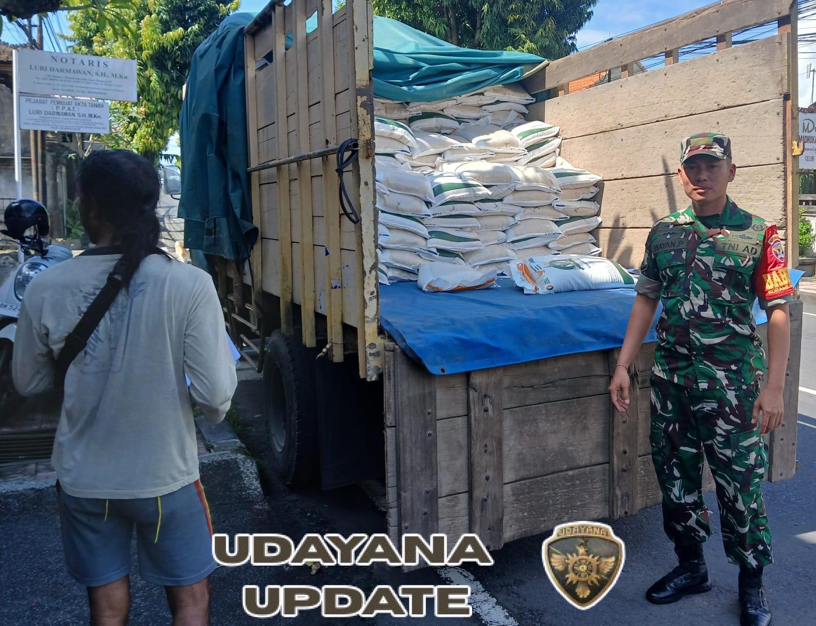 178 Paket Beras CBP Disalurkan, Babinsa Batuan Kaler Awasi Agar Tepat Sasaran