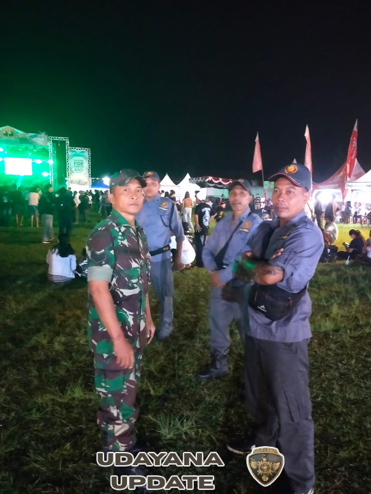 Upaya Jaga Kamtibmas, Babinsa Desa Rendang amankan kegiatan hiburan konser musik band lokal Bali.