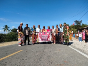 Sinergi TNI dan Masyarakat Meriahkan Karnaval Budaya dan Gerak Jalan di Kecamatan Mutis