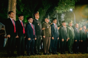 Dandim 1614/Dompu Tegaskan Nilai Nasionalisme dalam Renungan Suci di TMP Lepadi