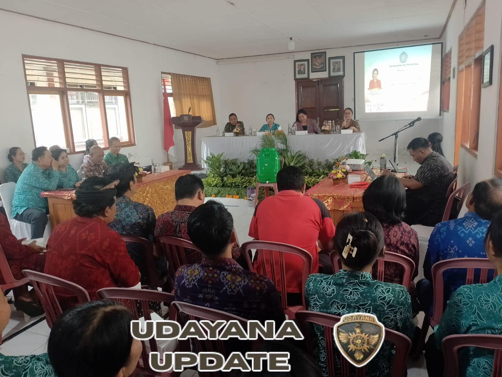 Cegah pencemaran lingkungan, Babinsa 1623-07/Bebandem dukung pembatasan penggunaan plastik dan pengolahan sampah berbasis sumber.