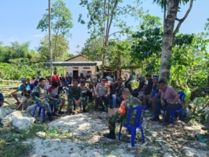 Babinsa Laratama Tunjukkan Kepedulian Sosial, Terlibat Langsung dalam Pemakaman Warga