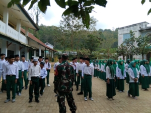 Koramil 1608-07/Monta Gelar Kegiatan Penguatan Disiplin dan Tanggung Jawab Siswa