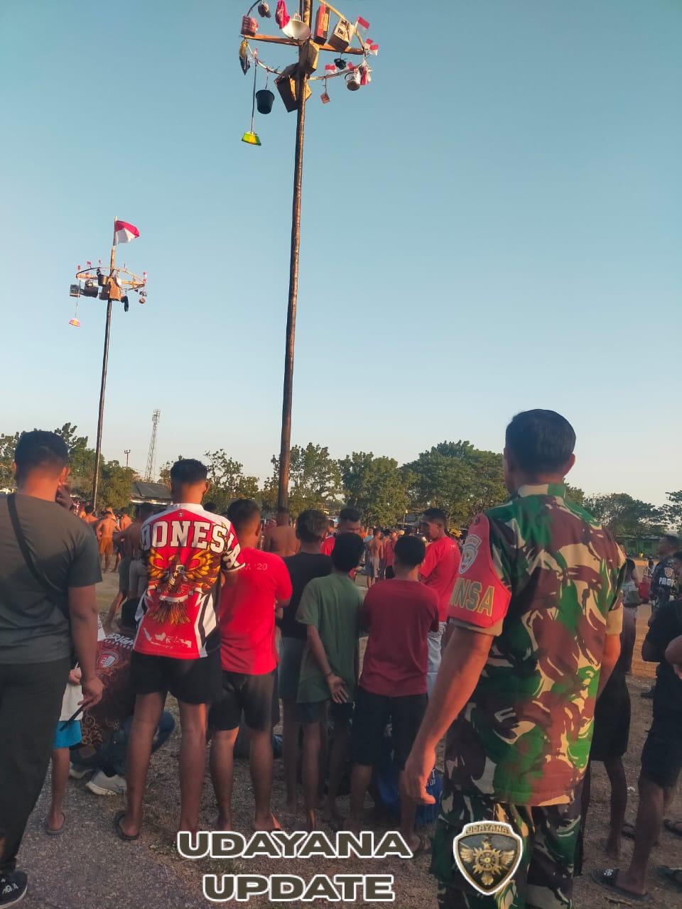 Sinergi TNI Dan Warga Sukseskan Lomba Panjat Pinang