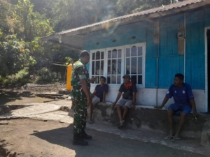 Tingkatkan Keamanan dan Kedekatan, Babinsa Kodim 1602/Ende Sambangi Warga Neotonda