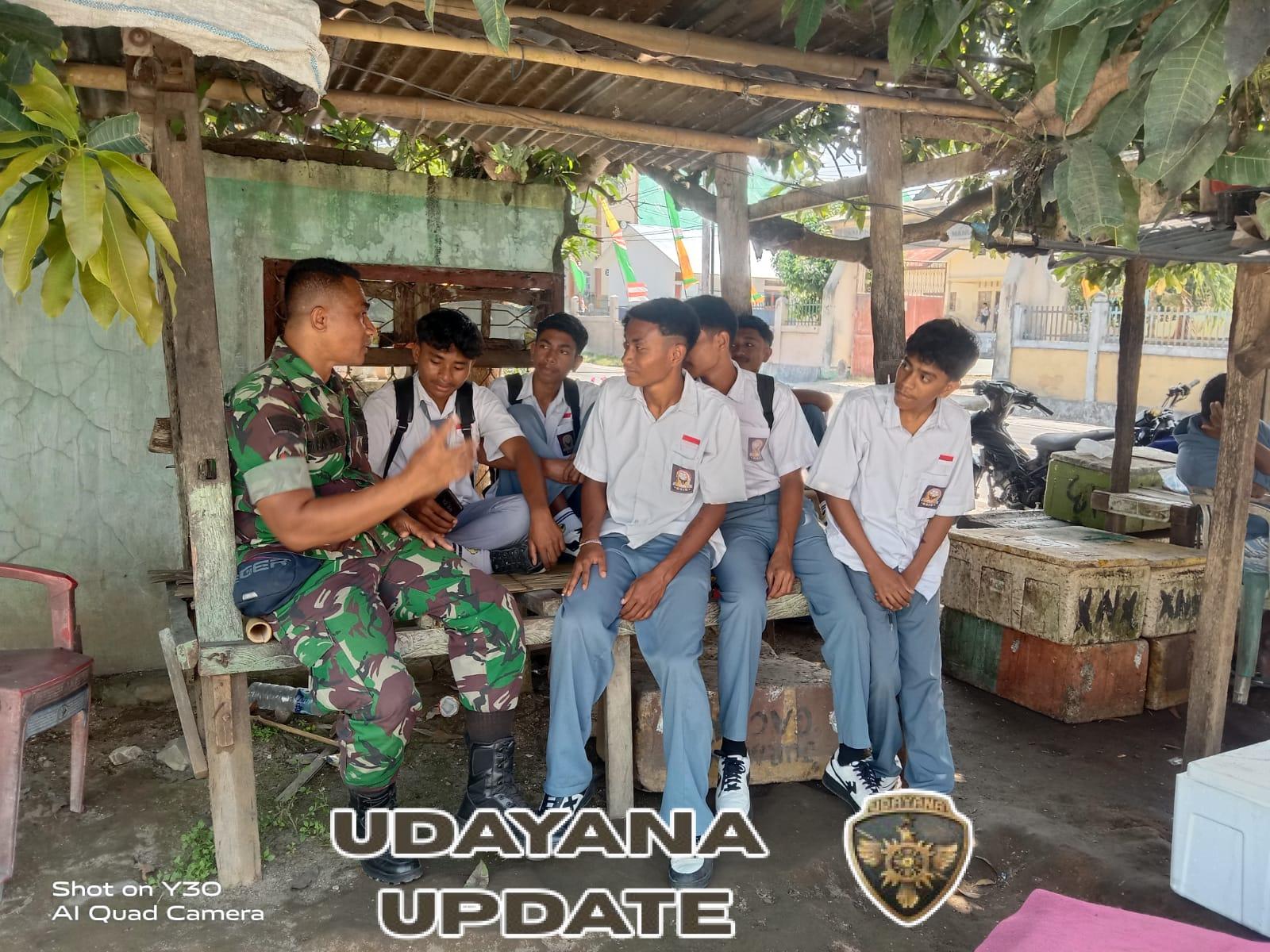 Babinsa Ende Edukasi Pelajar di Lapangan: Disiplin dan Semangat Belajar Kunci Sukses