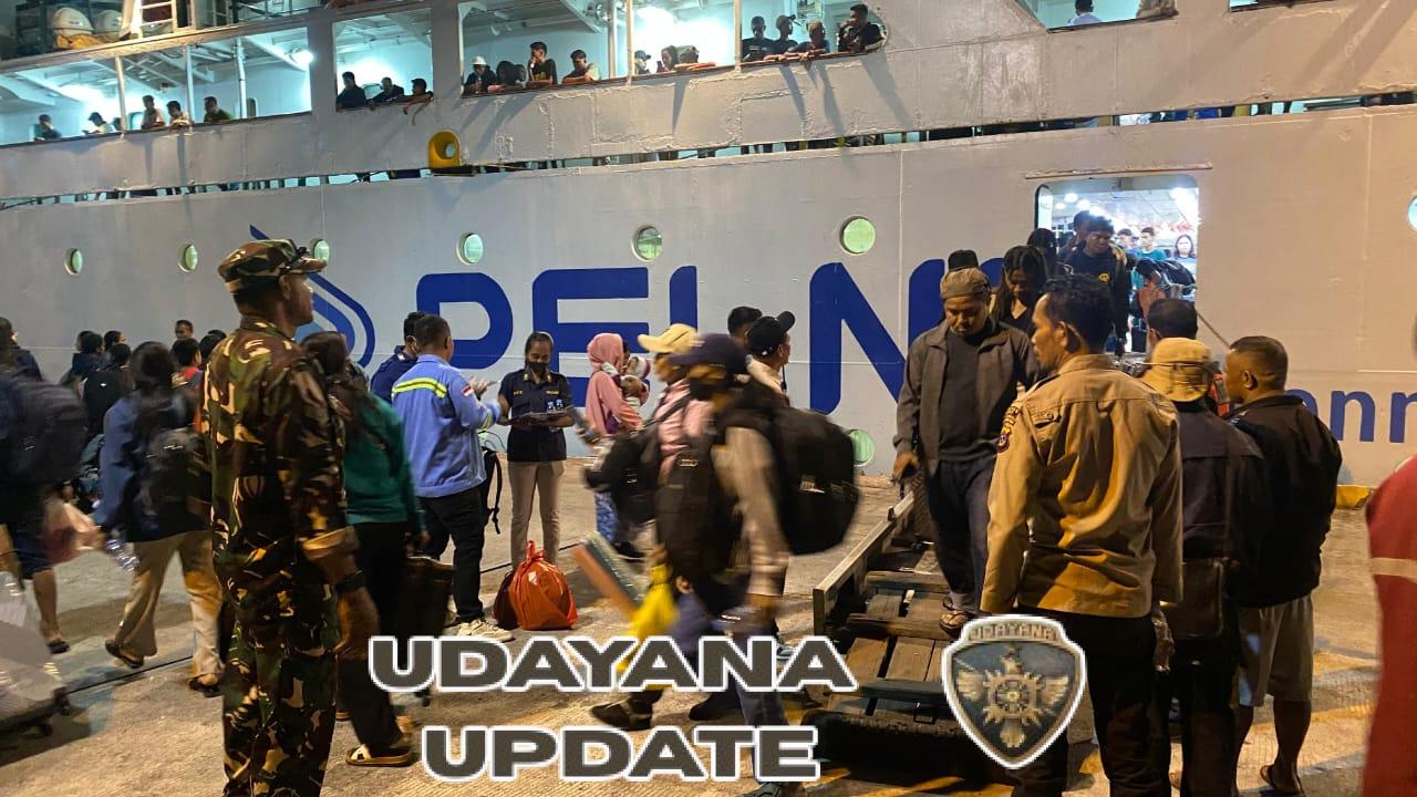 Babinsa Bersama Unsur Maritim Lakukan Monitoring dan Pengamanan Kapal di Pelabuhan Ende