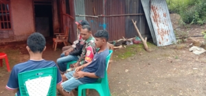 Babinsa Kodim 1602/Ende Respon Keluhan Masyarakat Lewat Kegiatan Komsos di Desa Nua One
