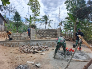 TNI Bersama Rakyat, Satgas Pamtas RI-RDTL Gotong Royong Bangun Rumah di Desa Sunsea