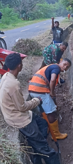 Pengawasan dan Komsos Babinsa di Desa Sukutokan, Kecamatan Kelubagolit