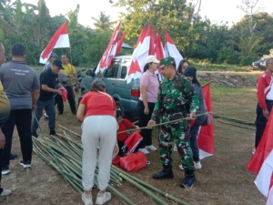 Gotong Royong Forkopimcam Banjar Wujudkan Lapangan Bersih dan Berbendera