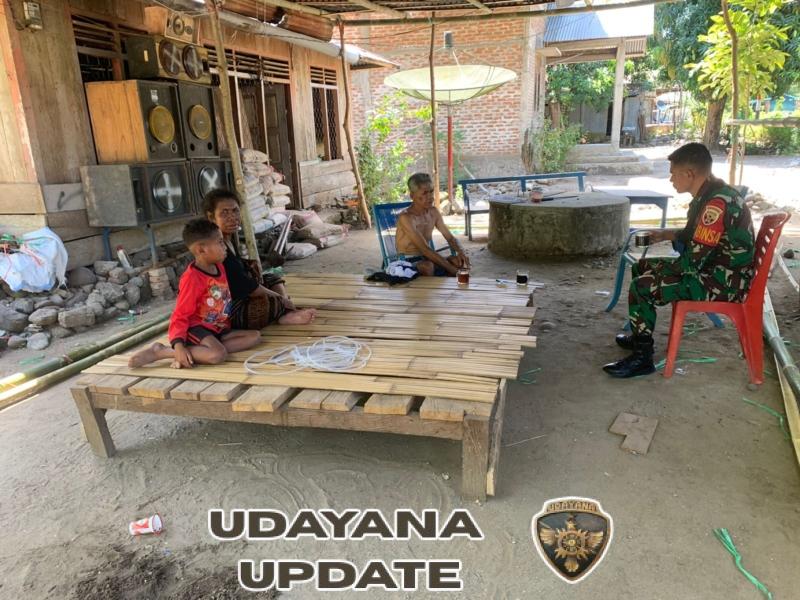 Babinsa Ajak Warga Ekolea Waspada Bencana dan Jaga Kebersihan Lingkungan