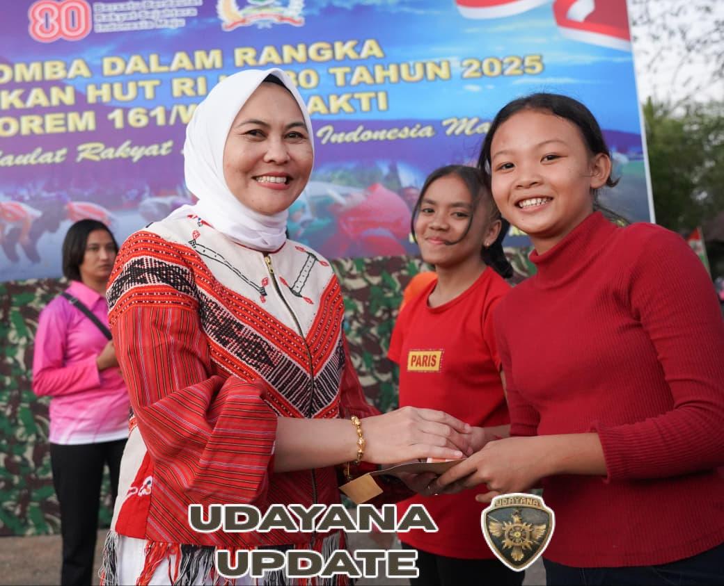 Semarak Panjat Pinang Warnai Lomba HUT RI ke-80 Korem 161/WS