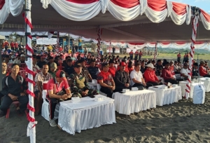 Perayaan HUT RI Ke-80, Danramil 1611-01/Dentim Ikuti Kegiatan Bakti Sosial di Pantai