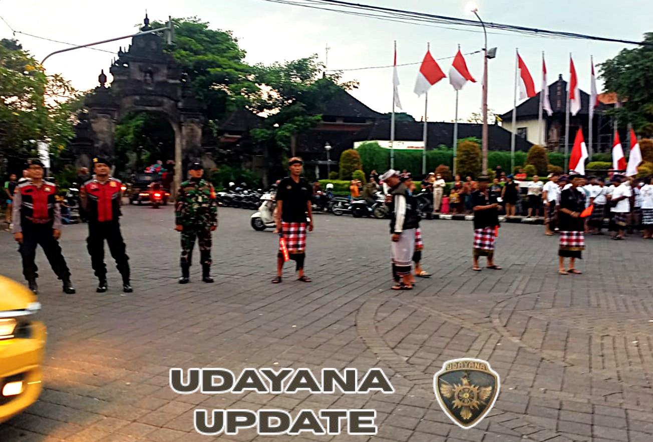 Antusias Masyarakat Ikuti Kirab Bendera dan Parade Obor di HUT RI Ke-80