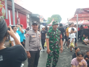 Babinsa Gelgel Kawal Jalan Santai   Swecapura Festival