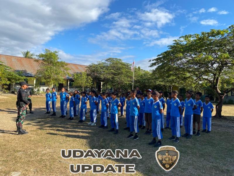 Kerjasama Satgas Yonif 741/GN dan SDK Sesekoe, Siswa Dapat Pelatihan PBB Persiapan Lomba Gerak Jalan 17an