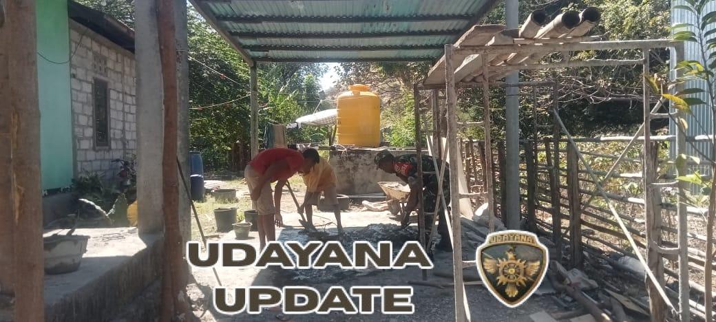 Dekat dengan Rakyat, Babinsa Sertu Albino Leki Bantu Rehab Rumah Bapak Minggus