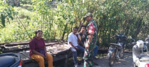 Babinsa Pantau Keamanan Wilayah dan Dengar Aspirasi Warga Dusun Serwaru