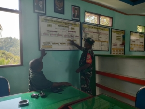 Babinsa Koramil 1602-01/Ende Himbau Warga Tetap Waspada Cuaca Ekstrem di Wilayah Binaan