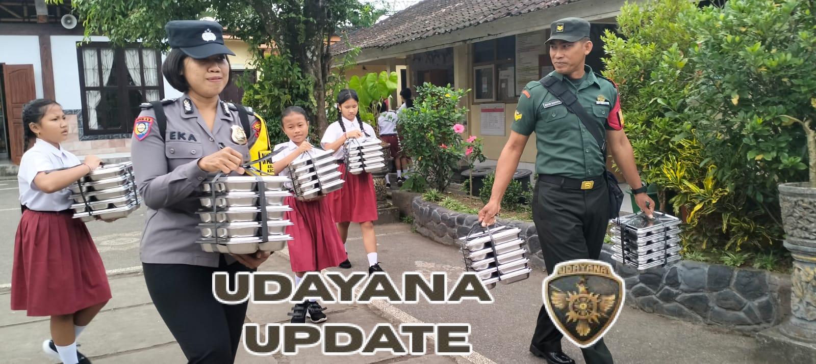 Sinergi TNI dan Pemerintah, Babinsa Hadir Kawal Penyerahan Paket Makan Bergizi Gratis di Sekolah