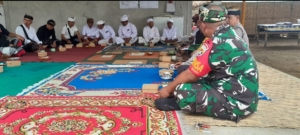 Babinsa Sulahan Jalin Kedekatan dengan Masyarakat Lewat Kehadiran di Upacara Ngeroras