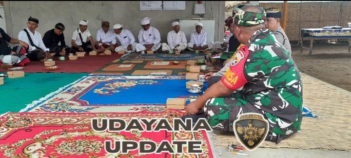Babinsa Sulahan Jalin Kedekatan dengan Masyarakat Lewat Kehadiran di Upacara Ngeroras