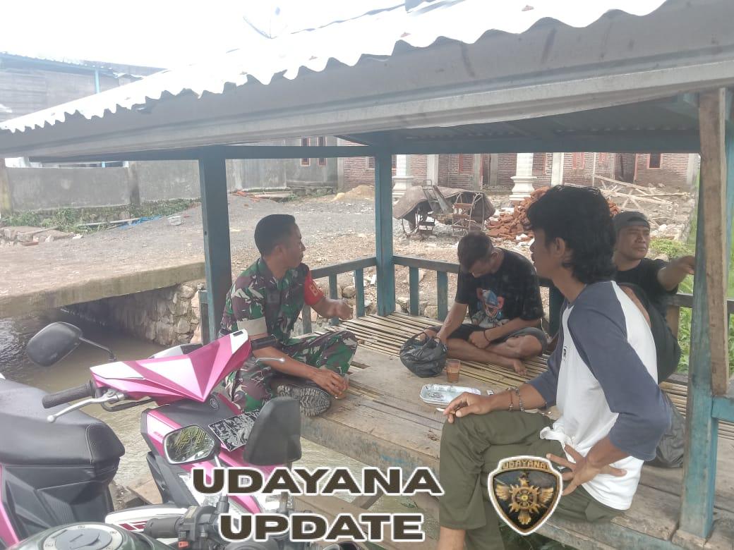 Medan Berat Tak Halangi Babinsa Nggembe Jaga Keamanan dan Silaturahim Warga Desa