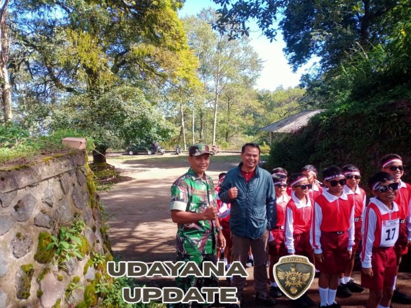 Babinsa Koramil 1626-04/Kintamani Bersama Anak-Anak Sekolah Meriahkan Lomba Gerak Jalan HUT RI ke-80