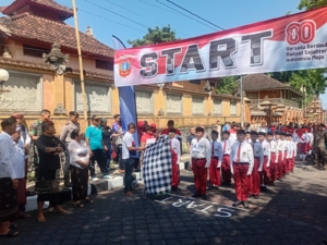 Berikan semangat, Dandim 1623/Karangasem melepas peserta lomba gerak jalan pelajar SD.