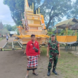 Babinsa Koramil 1616-01/Gianyar Dampingi Prosesi Sakral Pelebon dengan Pengamanan Maksimal