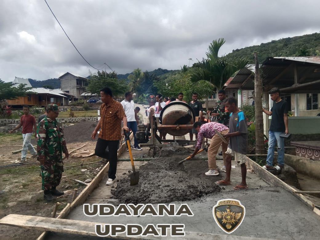 Sertu Clementino Pimpin Karya Bhakti Rabat Jalan di Wilayah Binaan