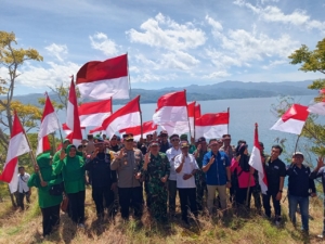 Semangat Nasionalisme Menyala di Pulau Ende, TNI Gelar Upacara & Aksi Sosial Jelang HUT RI ke-80