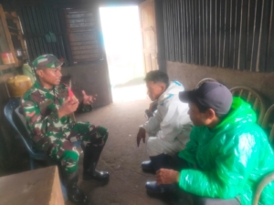 Kodim 1602/Ende Perkuat Kemanunggalan TNI-Rakyat Lewat Monitoring dan Komsos di Desa RateMangga