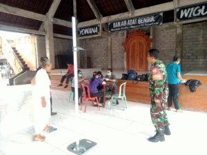 Cegah Dan Tingkatkan Pemahaman PTM, Sertu Wayan Darwa hadir Dampingi Puskesmas Gelar Pemeriksaan Kesehatan