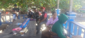 Babinsa Kodim 1602/Ende Terus Jaga Kamtibmas Melalui Komsos di Wilayah Binaan